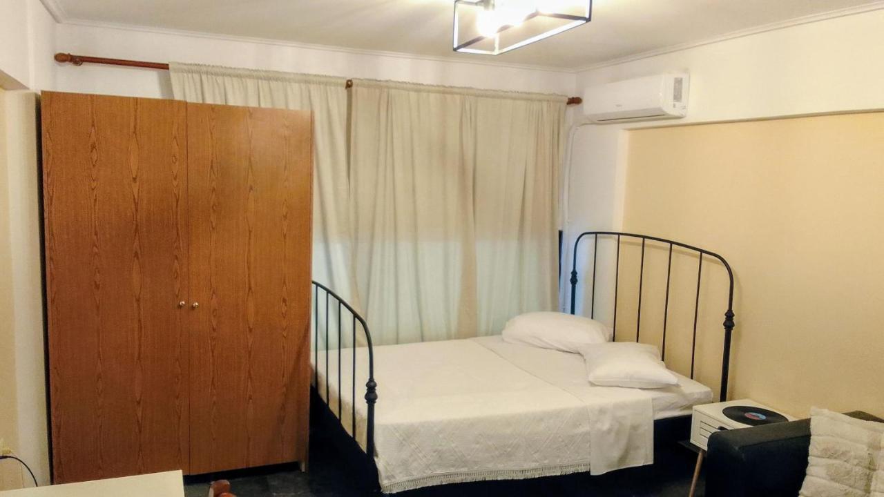 Central Athens Pad Экстерьер фото